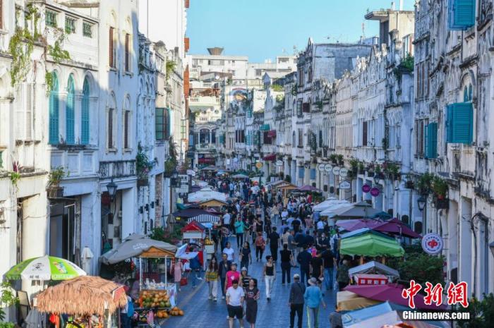 資料圖：圖為?？隍T樓老街游客如織。 <a target='_blank' href='/' >中新網(wǎng)</a>記者 駱云飛 攝