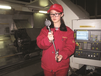 “最年輕省勞模”回母校當教師 被學生稱為“班主任學姐”