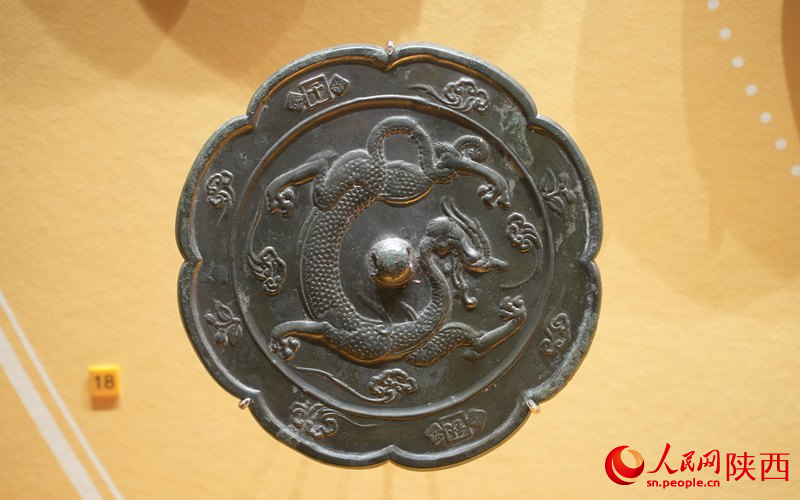 唐代·千秋龍紋鏡。人民網(wǎng)記者 李志強(qiáng)攝