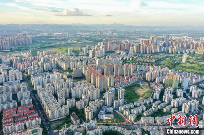 資料圖：航拍樓盤林立。 陳冠言 攝