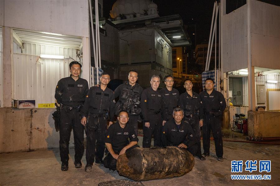 （港澳臺(tái)·香港故事·圖文互動(dòng)）（6）用手觸摸二戰(zhàn)炸彈的人——訪香港警方拆彈專家