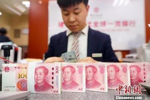 資料圖：銀行工作人員清點貨幣。<a target='_blank' href='/'>中新社</a>記者 張云 攝