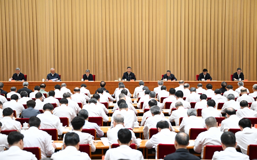 7月14日至15日,中央城市工作會議在北京舉行。中共中央總書記、國家主席、中央軍委主席習近平出席會議并發(fā)表重要講話。中共中央政治局常委李強、趙樂際、王滬寧、蔡奇、丁薛祥、李希出席會議。 7月14日至15日,中央城市工作會議在北京舉行。中共中央總書記、國家主席、中央軍委主席習近平出席會議并發(fā)表重要講話。中共中央政治局常委李強、趙樂際、王滬寧、蔡奇、丁薛祥、李希出席會議。