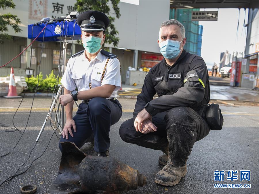 （港澳臺(tái)·香港故事·圖文互動(dòng)）（3）用手觸摸二戰(zhàn)炸彈的人——訪香港警方拆彈專家